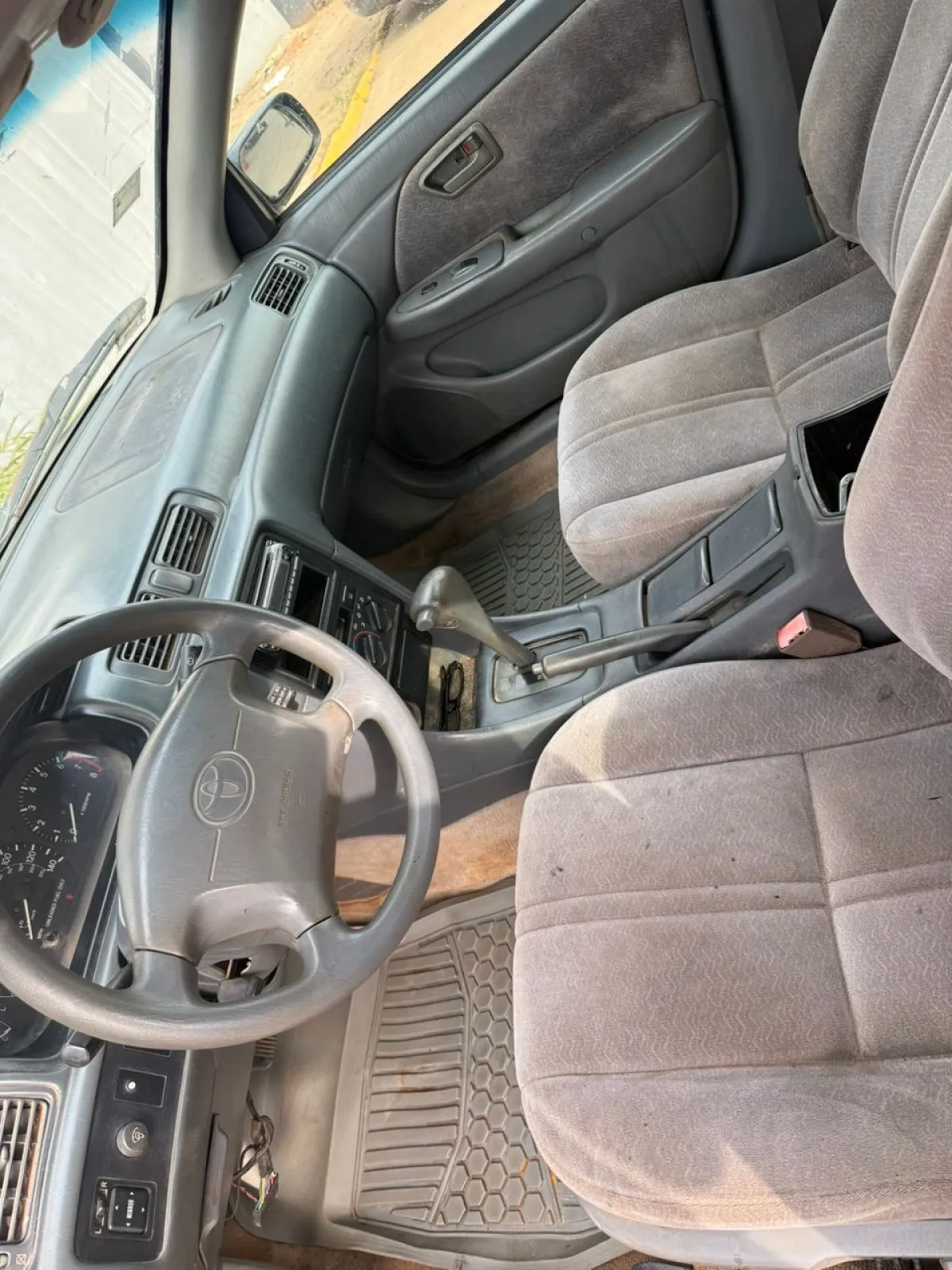 Toyota Camry LE - Image 5