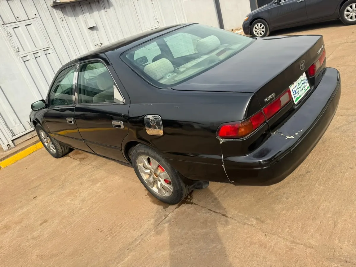 Toyota Camry LE - Image 6