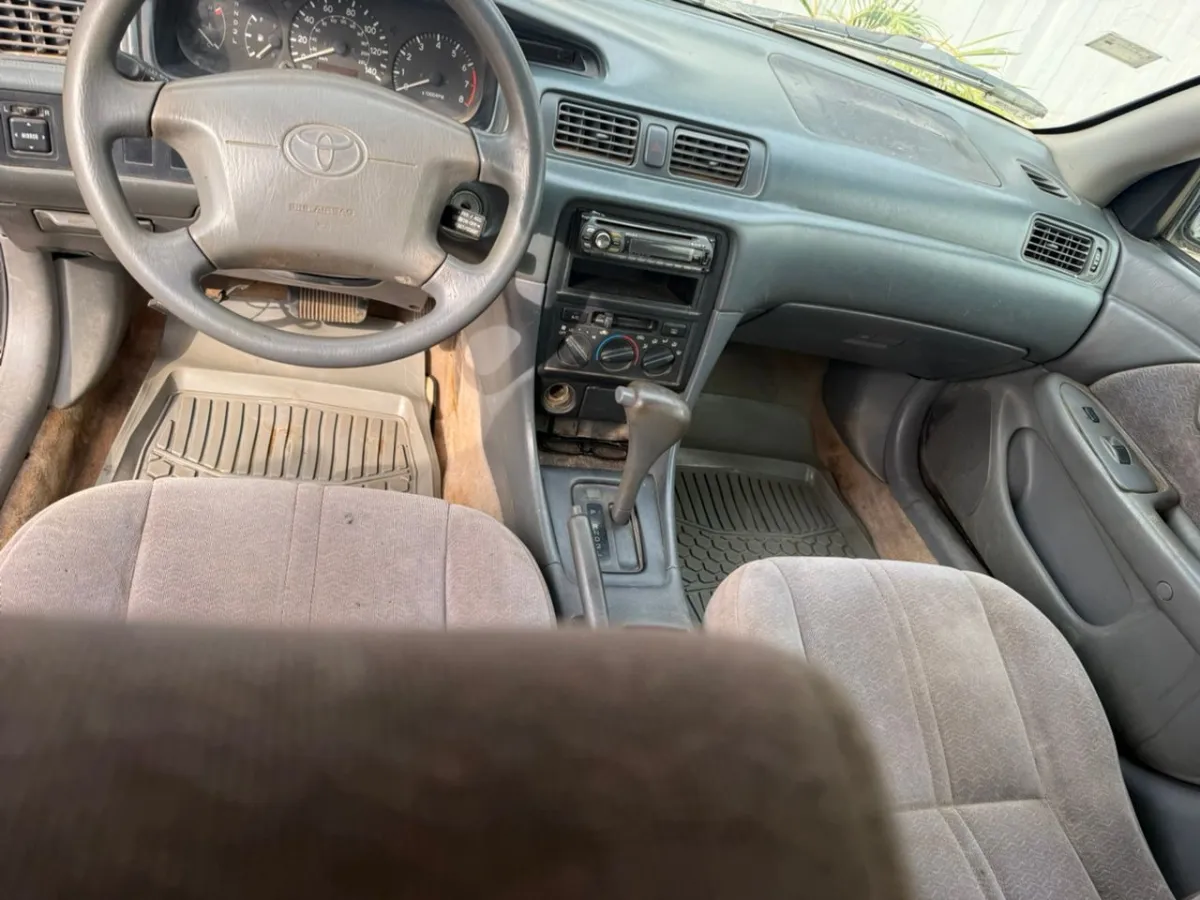 Toyota Camry LE - Image 7