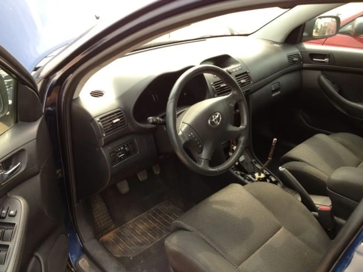 Super Clean Tokunbo Toyota Avensis - Image 4