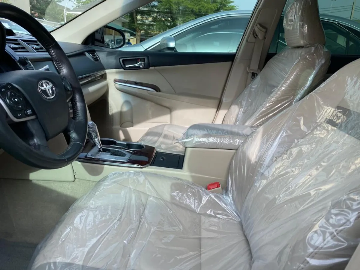 Toyota Camry xle 2013 model - Image 3