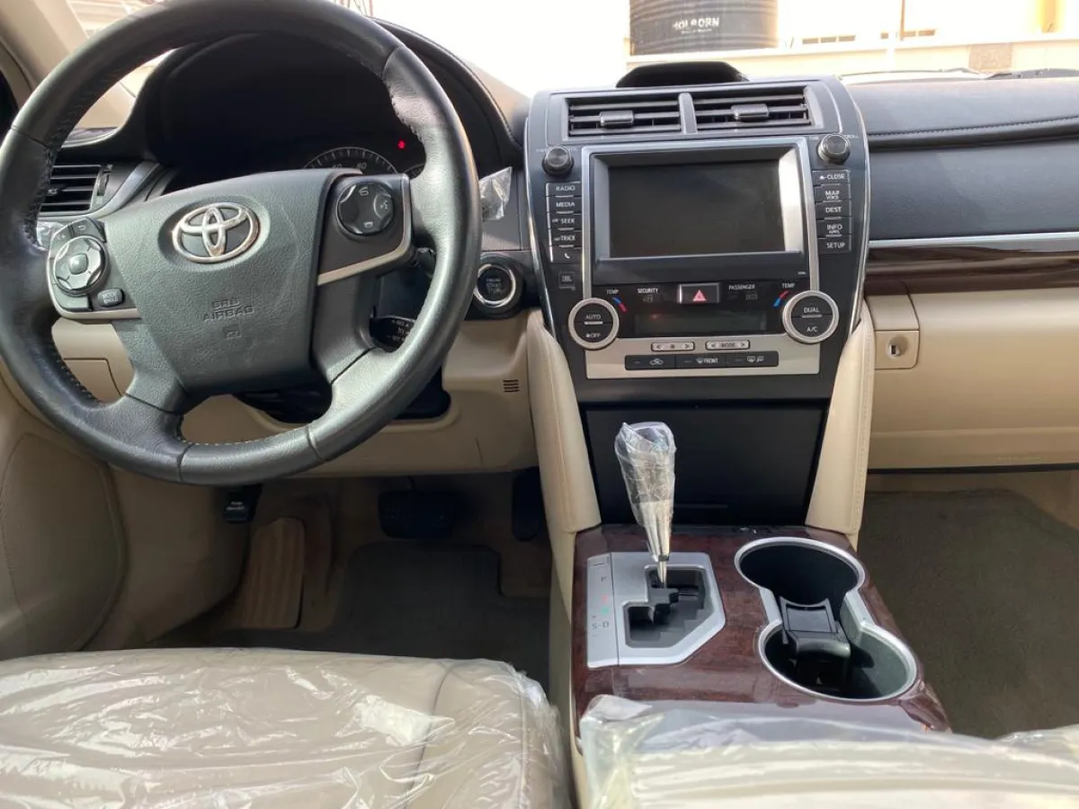 Toyota Camry xle 2013 model - Image 4