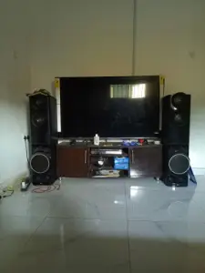 58 inches hisense smart TV