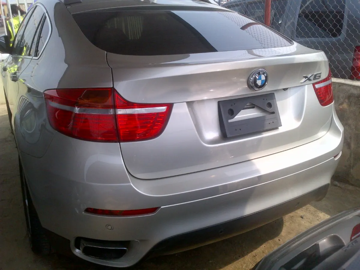 Clean Tokunbo Bmw x6 2010 - Image 2