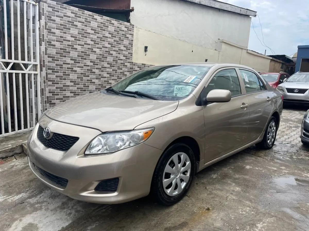 Clean Tokunbo 2010 Toyota Corolla Ce - Image 1