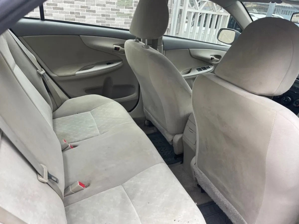 Clean Tokunbo 2010 Toyota Corolla Ce - Image 3
