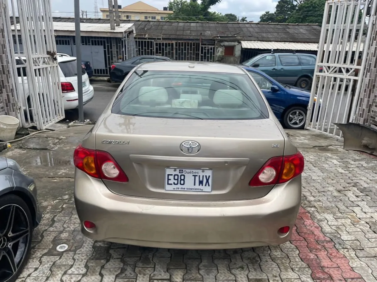 Clean Tokunbo 2010 Toyota Corolla Ce - Image 4