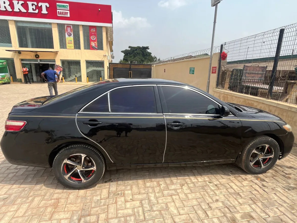 Toyota Camry - Image 3