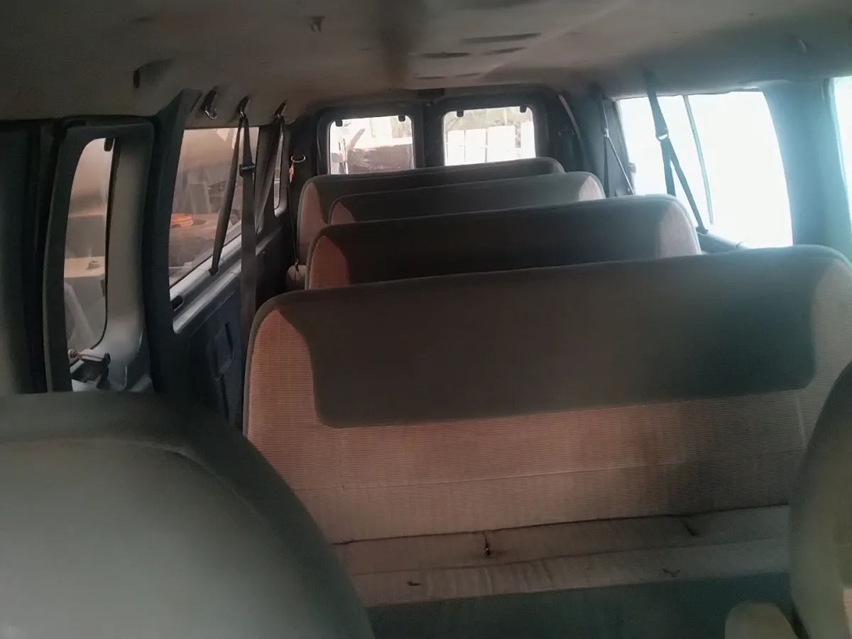 Registered Ford E 350 long chasis - Image 4