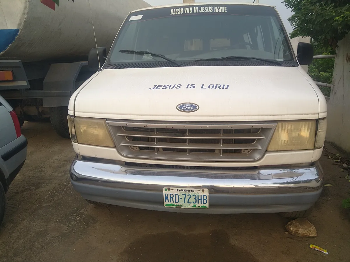 Registered Ford E 350 long chasis - Image 1