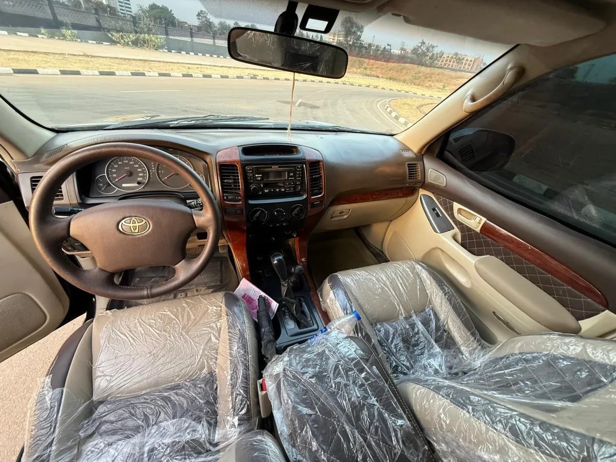 For sale clean Toyota Prado, nothing to fix. Pay and drive - Image 4