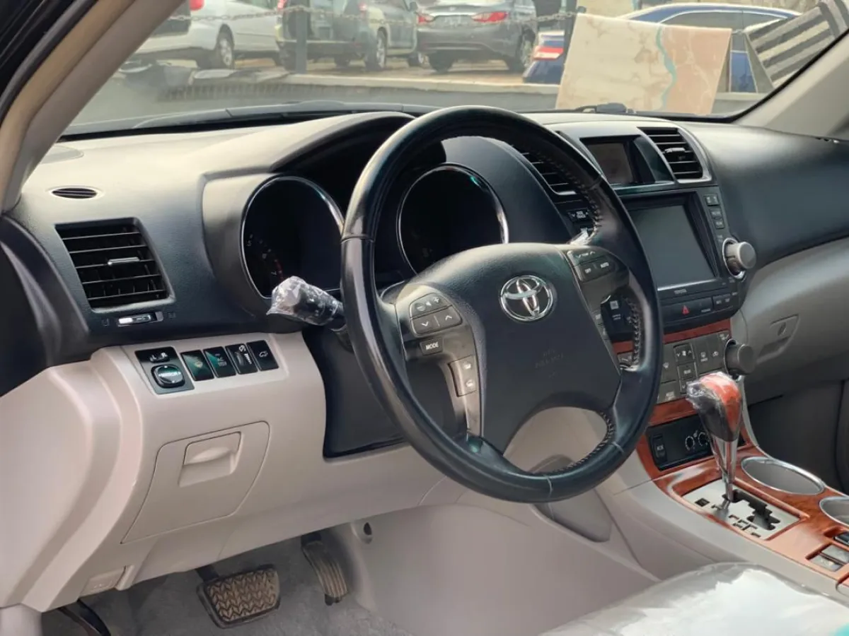 Toyota Highlander 2009 Limited Edition - Image 2