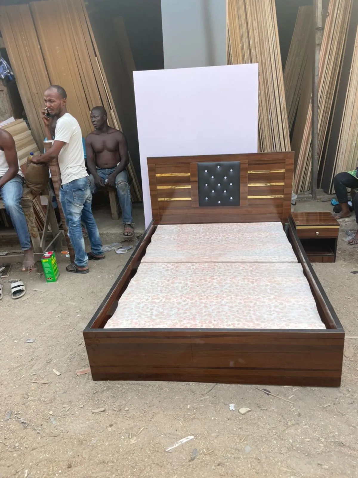 Highquality 4. 5ft By 6ft Storage Bedframe - Image 2