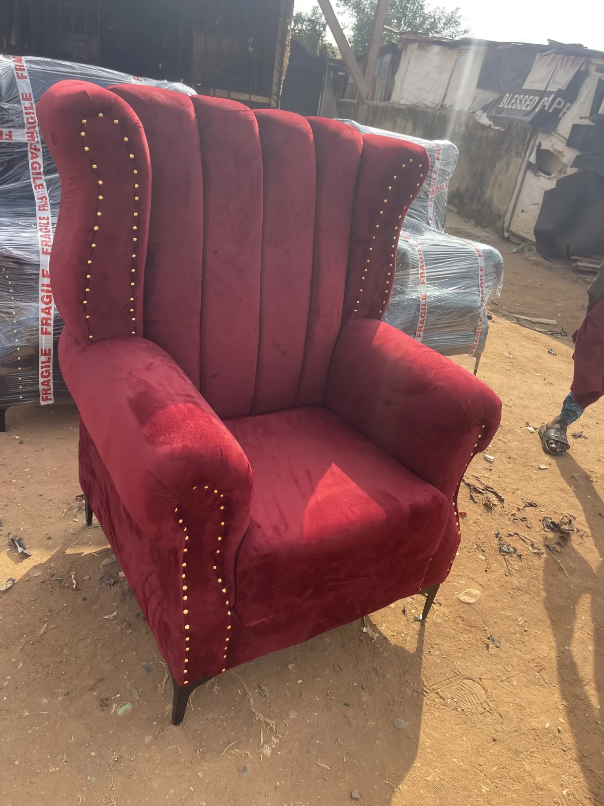 Accent couch - Image 1