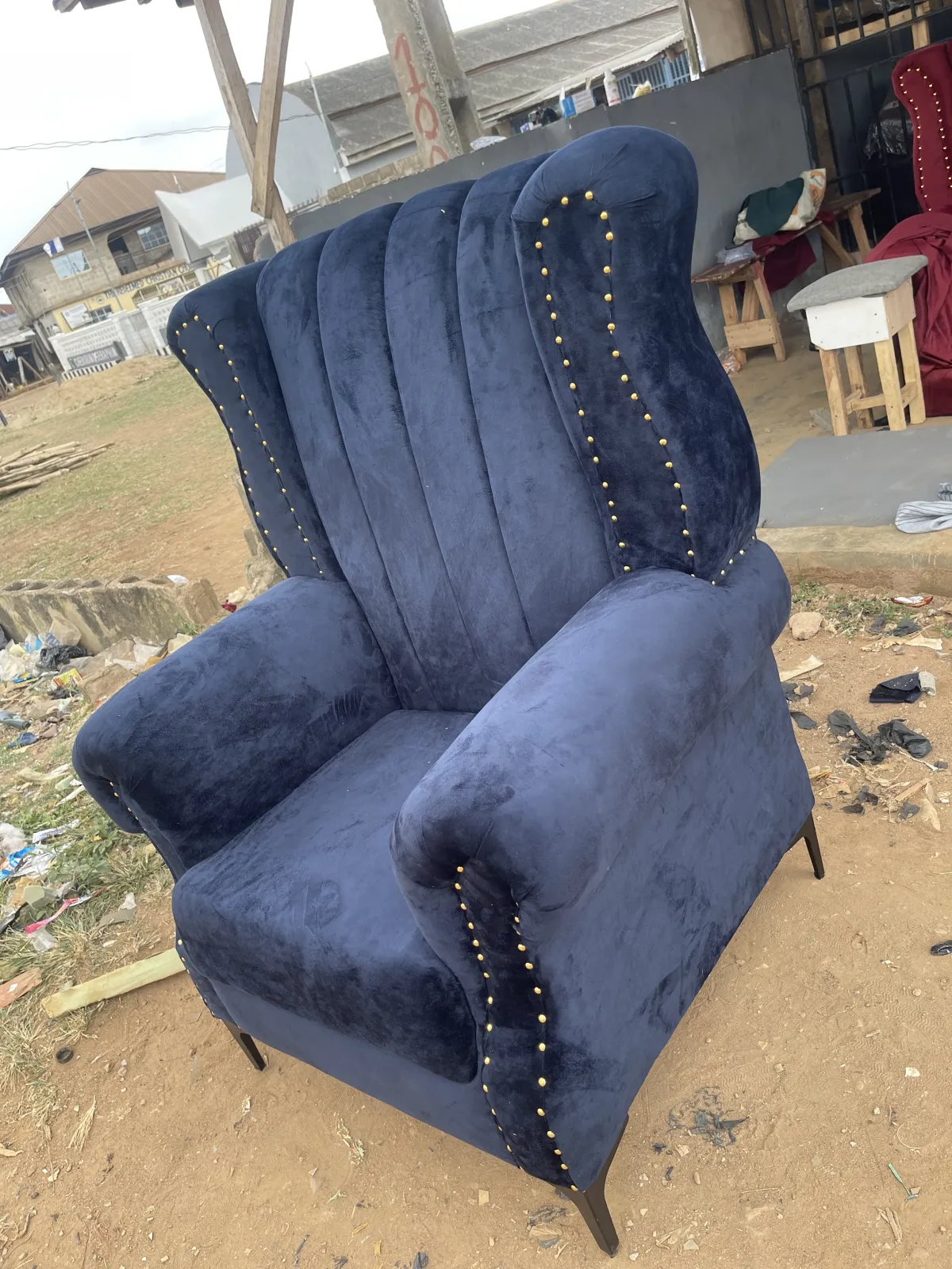 Accent couch - Image 3