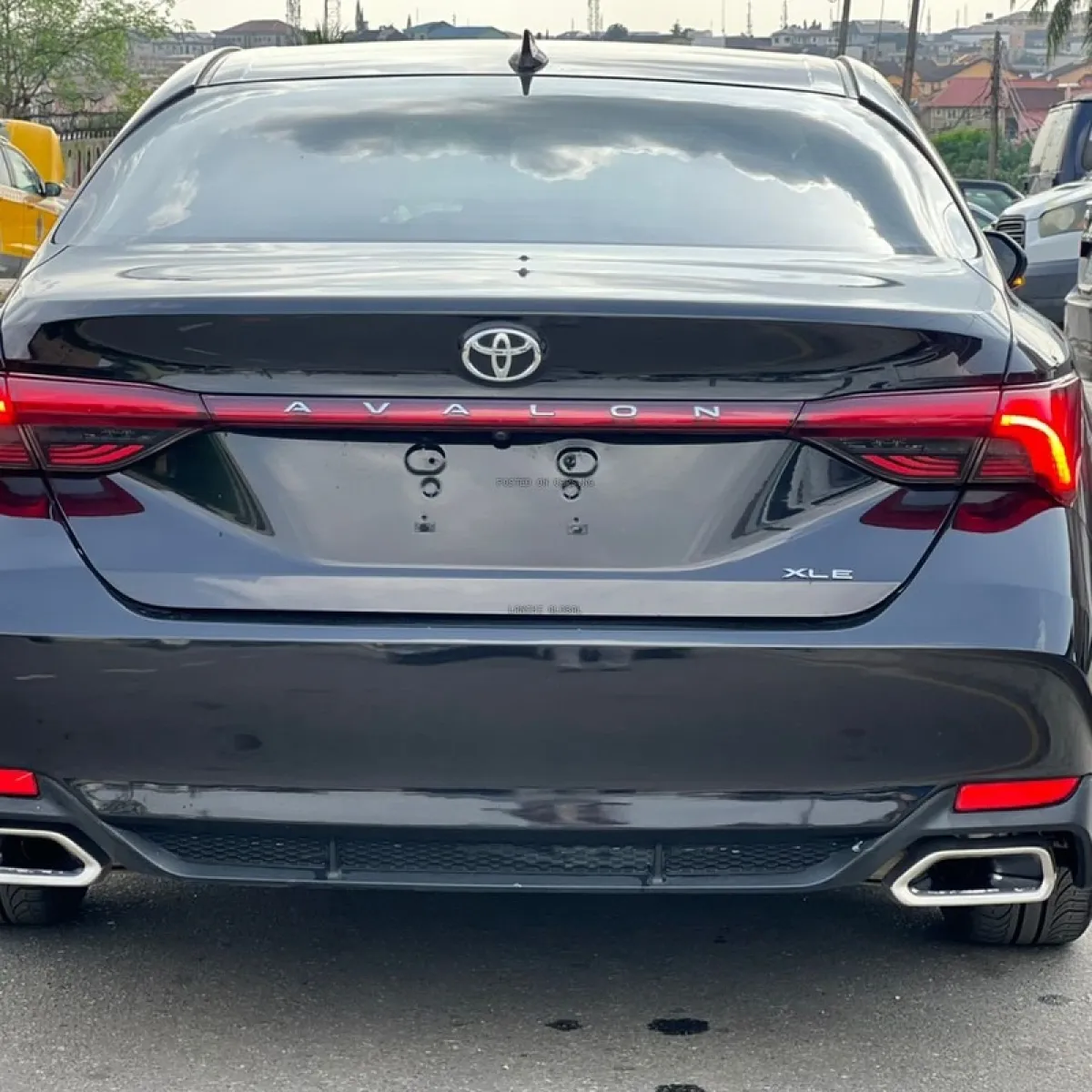 Foreign Used 2019 Toyota Avalon XLE for Sale - Image 1