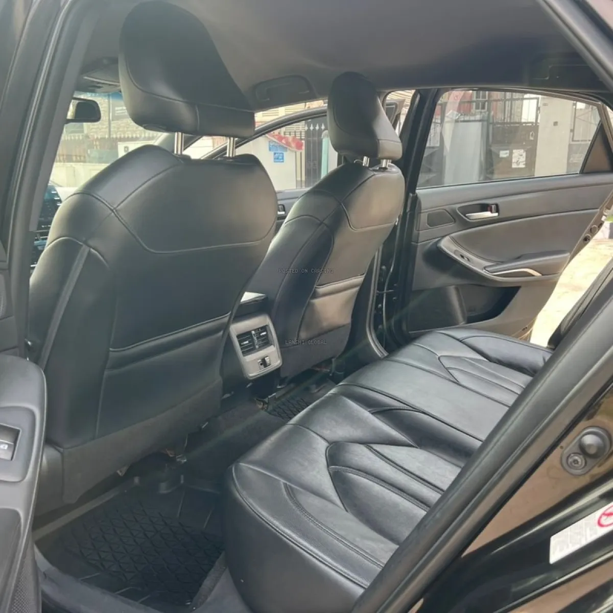 Foreign Used 2019 Toyota Avalon XLE for Sale - Image 4