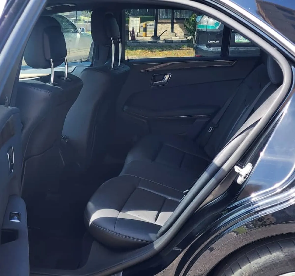 MERCEDES BENZ 2010 E350 FULL OPTION - Image 4