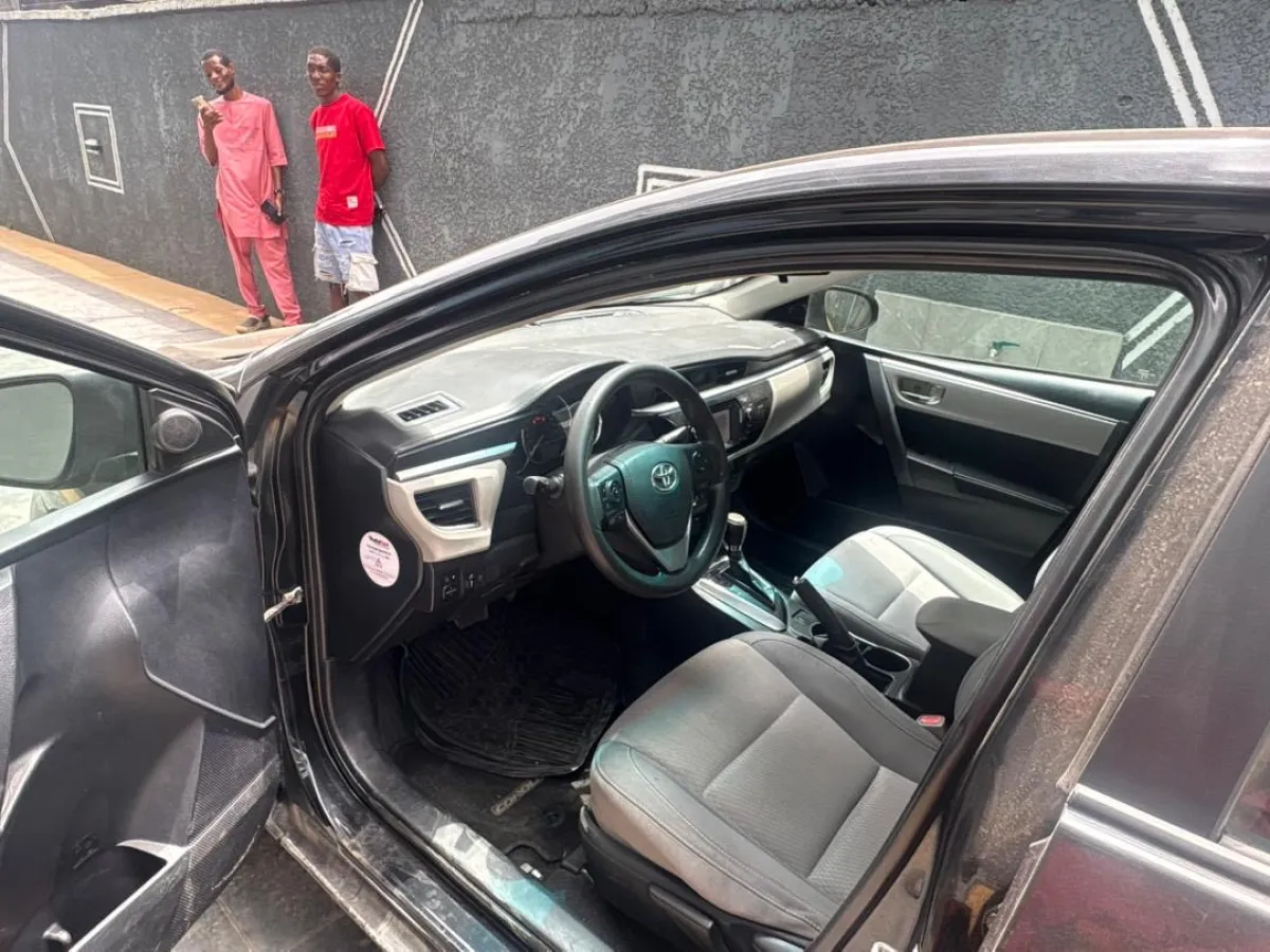 Toyota Corolla LE 2014 - Image 3