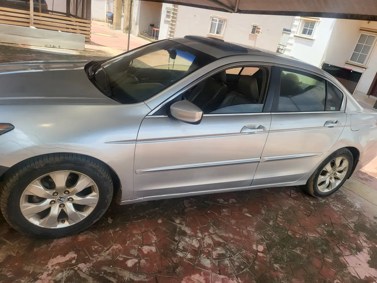 Hunda 2008 - Image 1