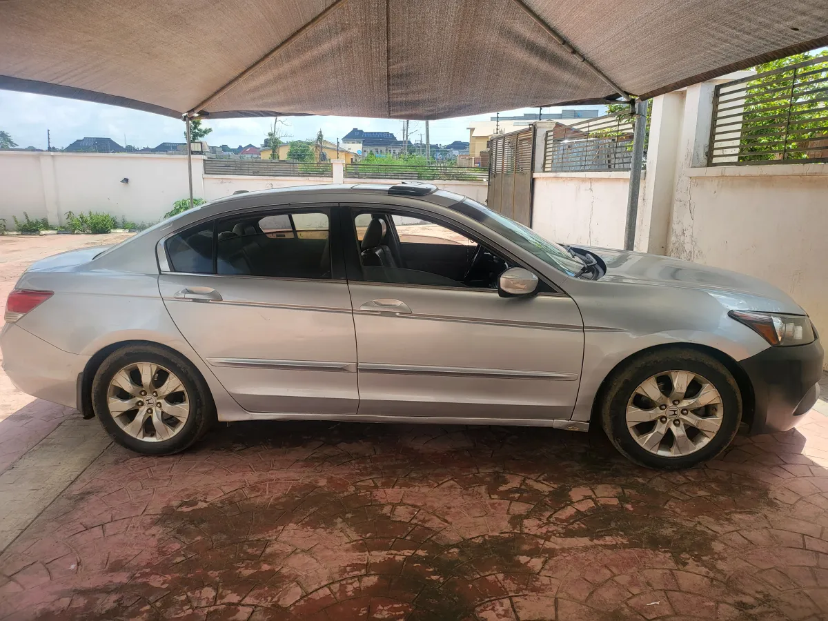 Hunda 2008 - Image 2