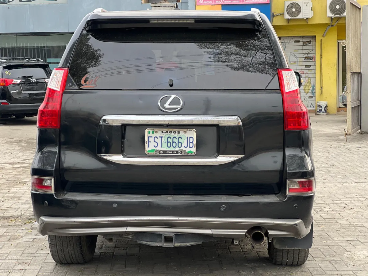 Lexus GX 460 2011 Black (26, 500, 000) - Image 2