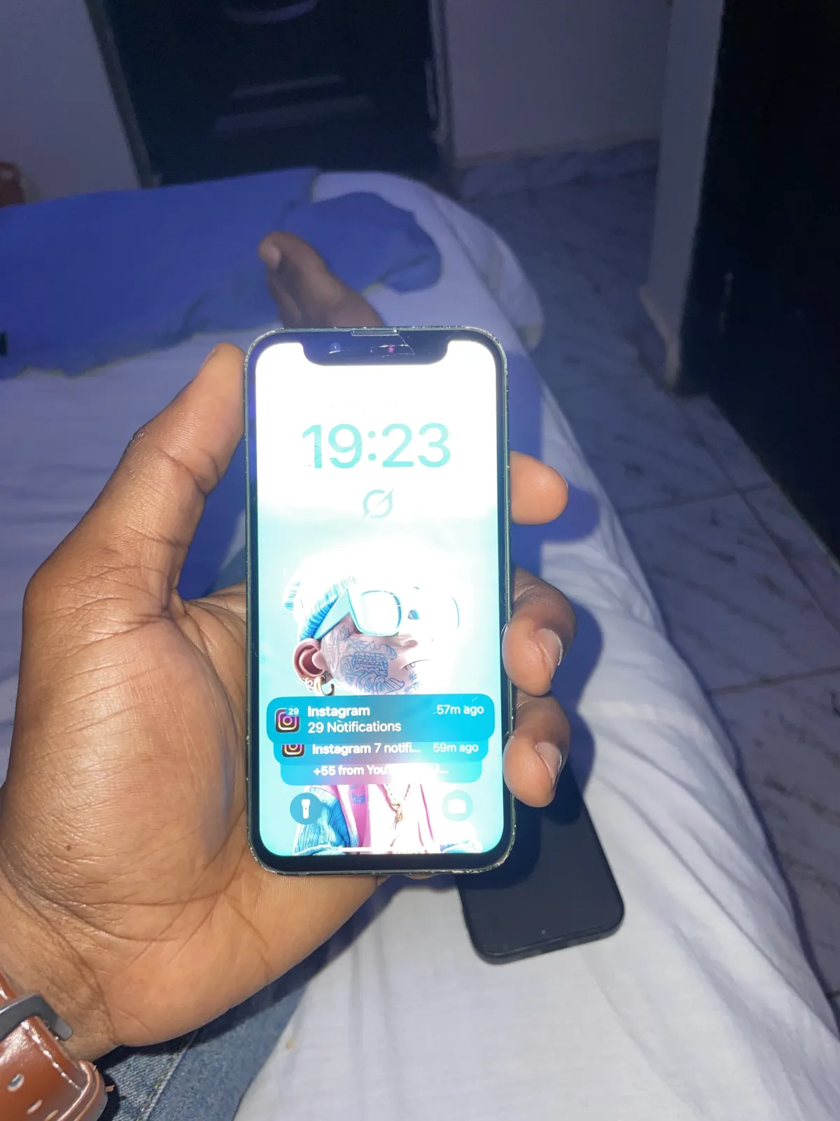 iPhone 13 mini - Image 2