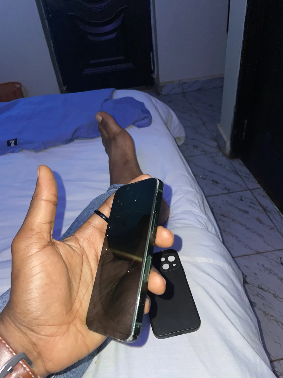 iPhone 13 mini - Image 4