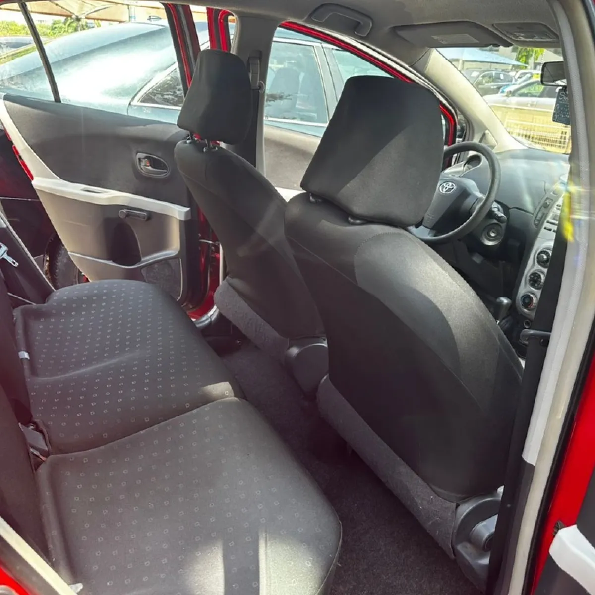 Extremely Clean Tokunbo Toyota Yaris - Image 4