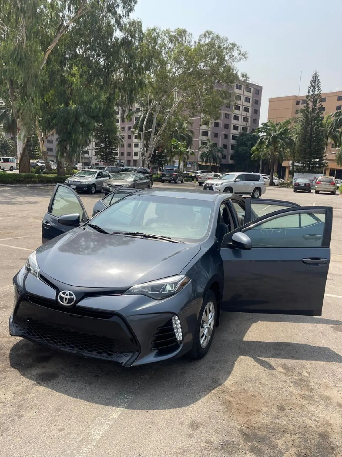 Toyota Corolla 2018 LE - Image 1