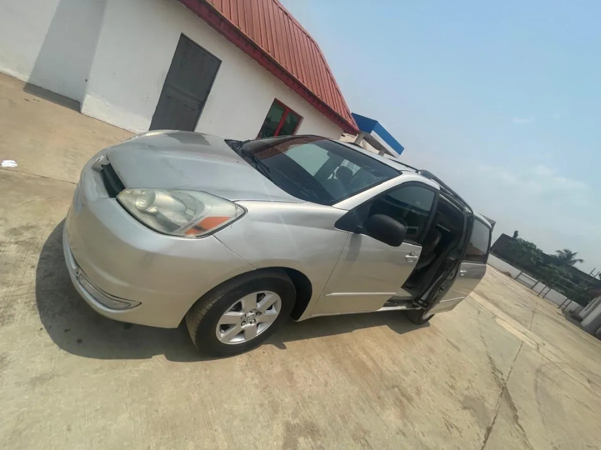 Toyota sienna Lee - Image 2