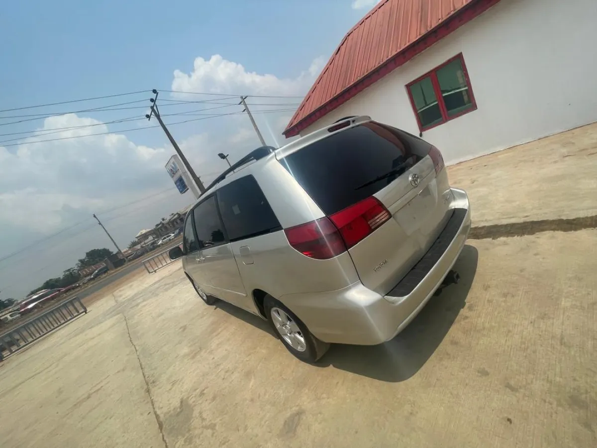 Toyota sienna Lee - Image 7