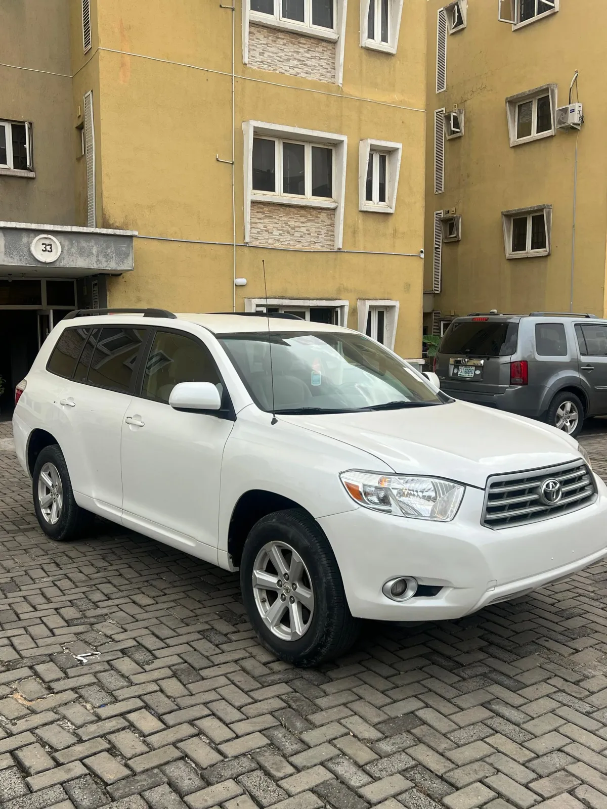 Toyota Highlander - Image 1