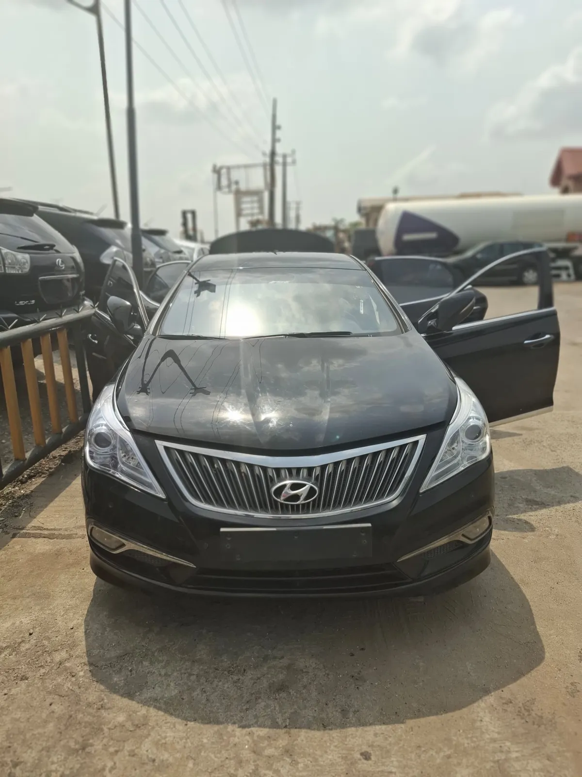 2016 Hyundai Grandeur (Azera) - Full Option Luxury - 103k KM - Image 1