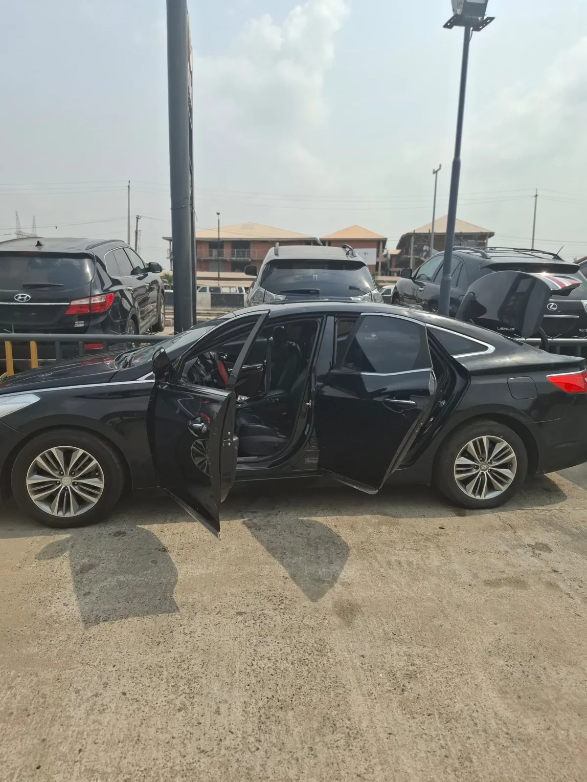 2016 Hyundai Grandeur (Azera) - Full Option Luxury - 103k KM - Image 2