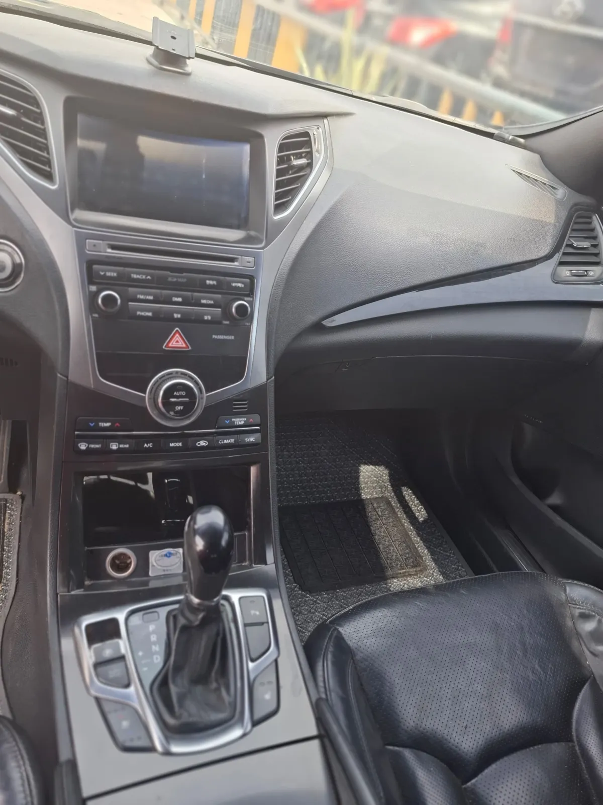 2016 Hyundai Grandeur (Azera) - Full Option Luxury - 103k KM - Image 5