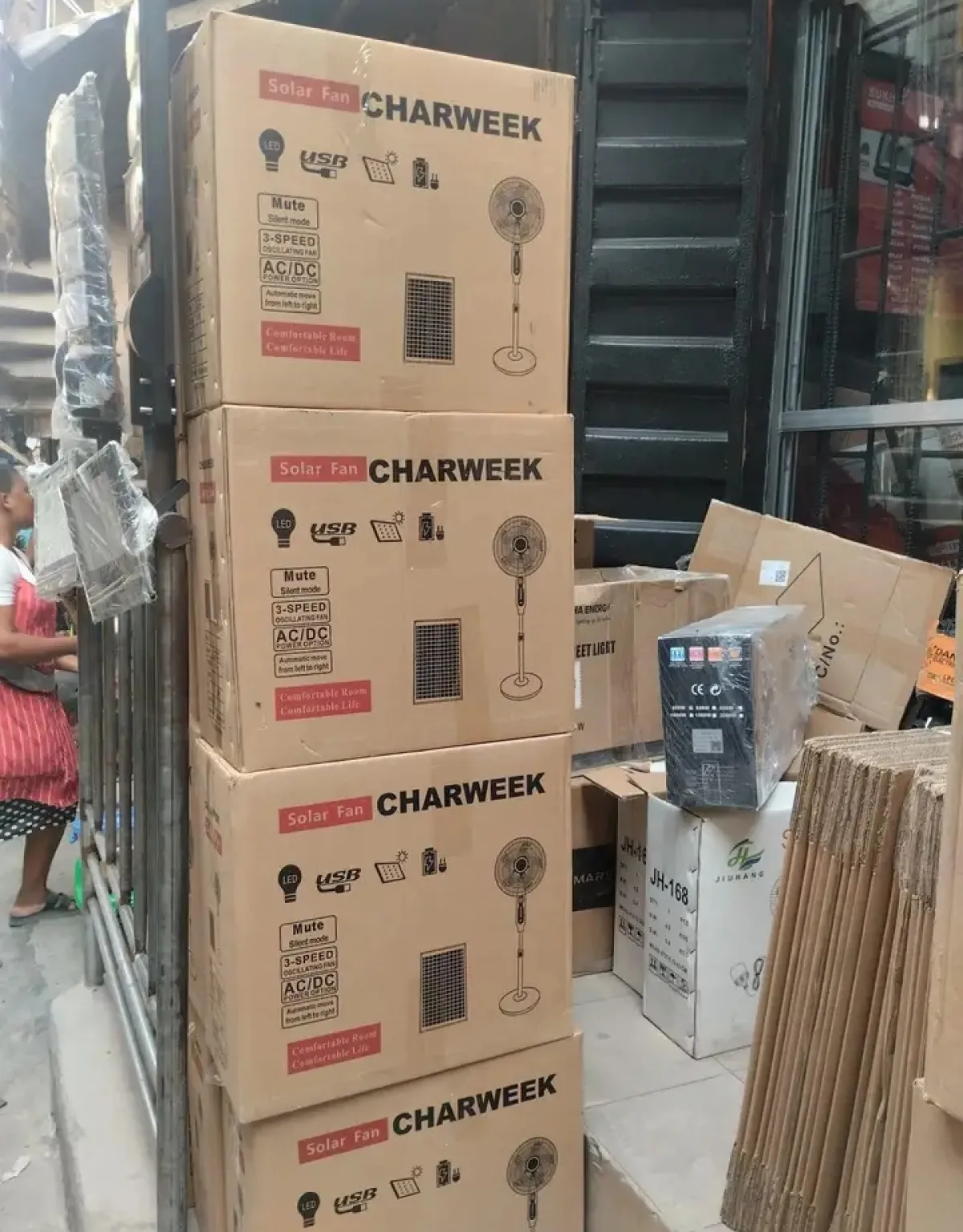 Chaarwek Solar rechargeable fan 16inches - Image 1