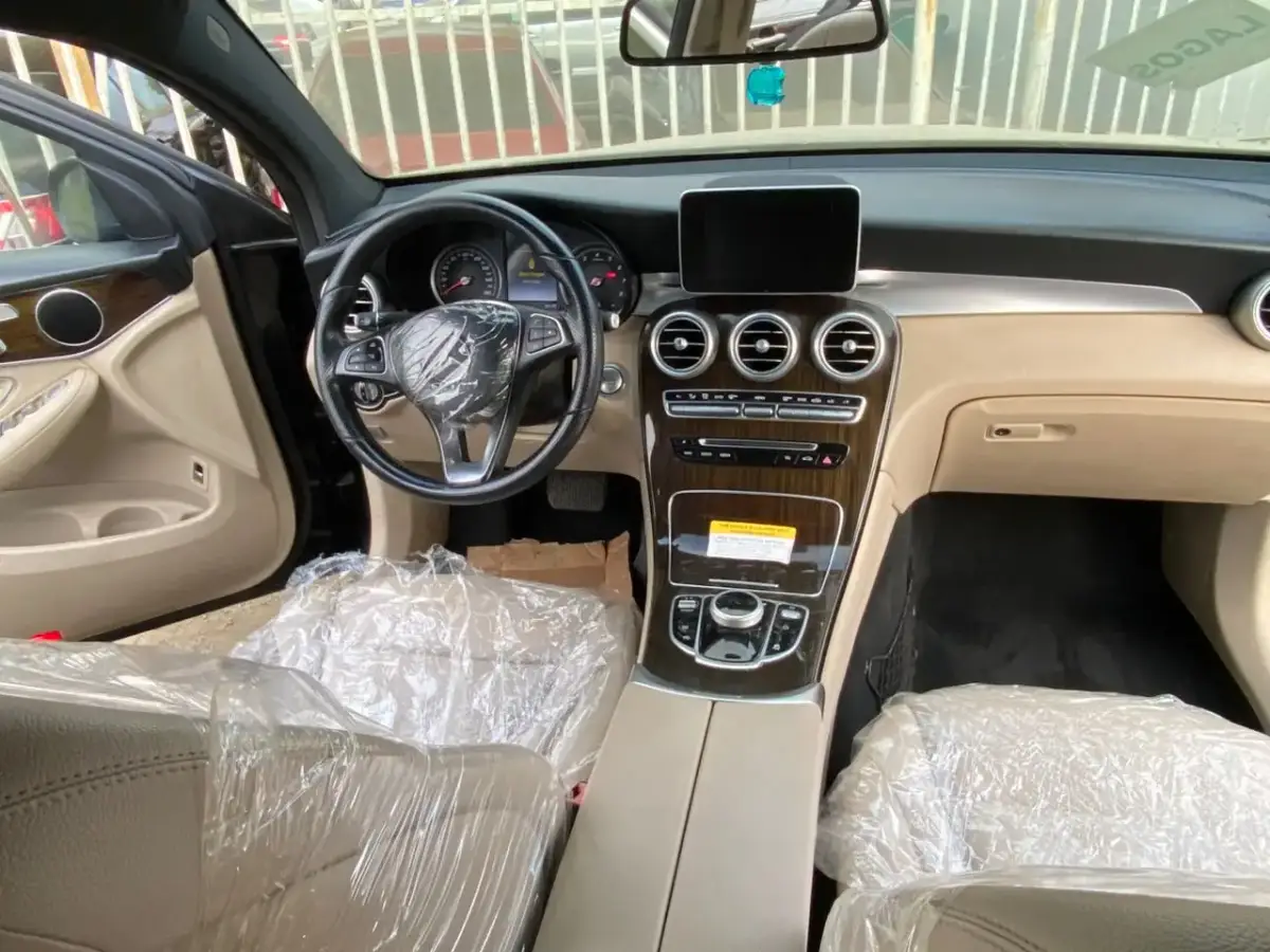 Mercedes Benz - Image 4