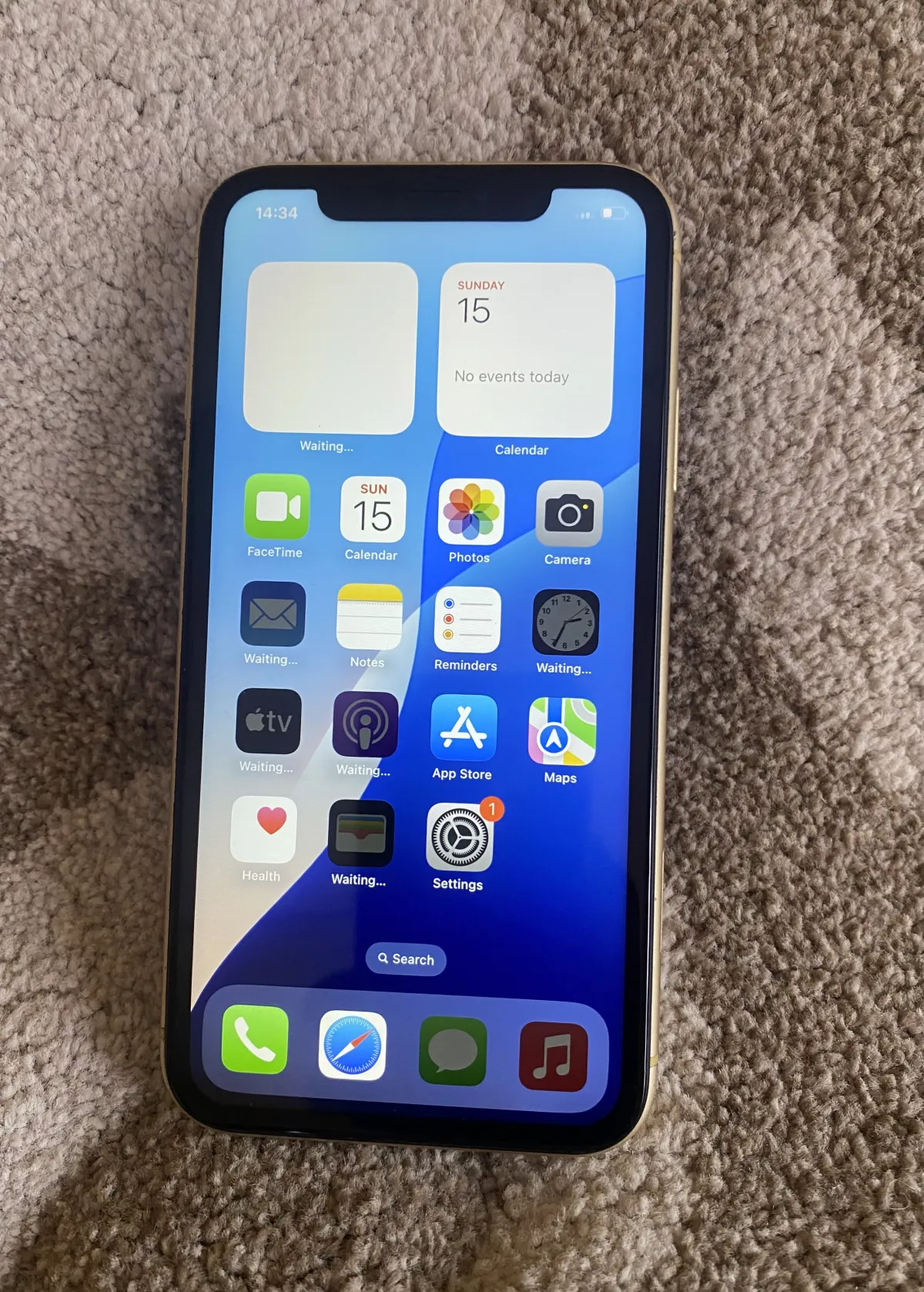 iPhone XR - Image 2