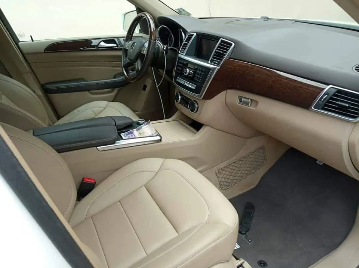 2013 Mercedes Benz ML350 4matic SUV For Sale - Image 4