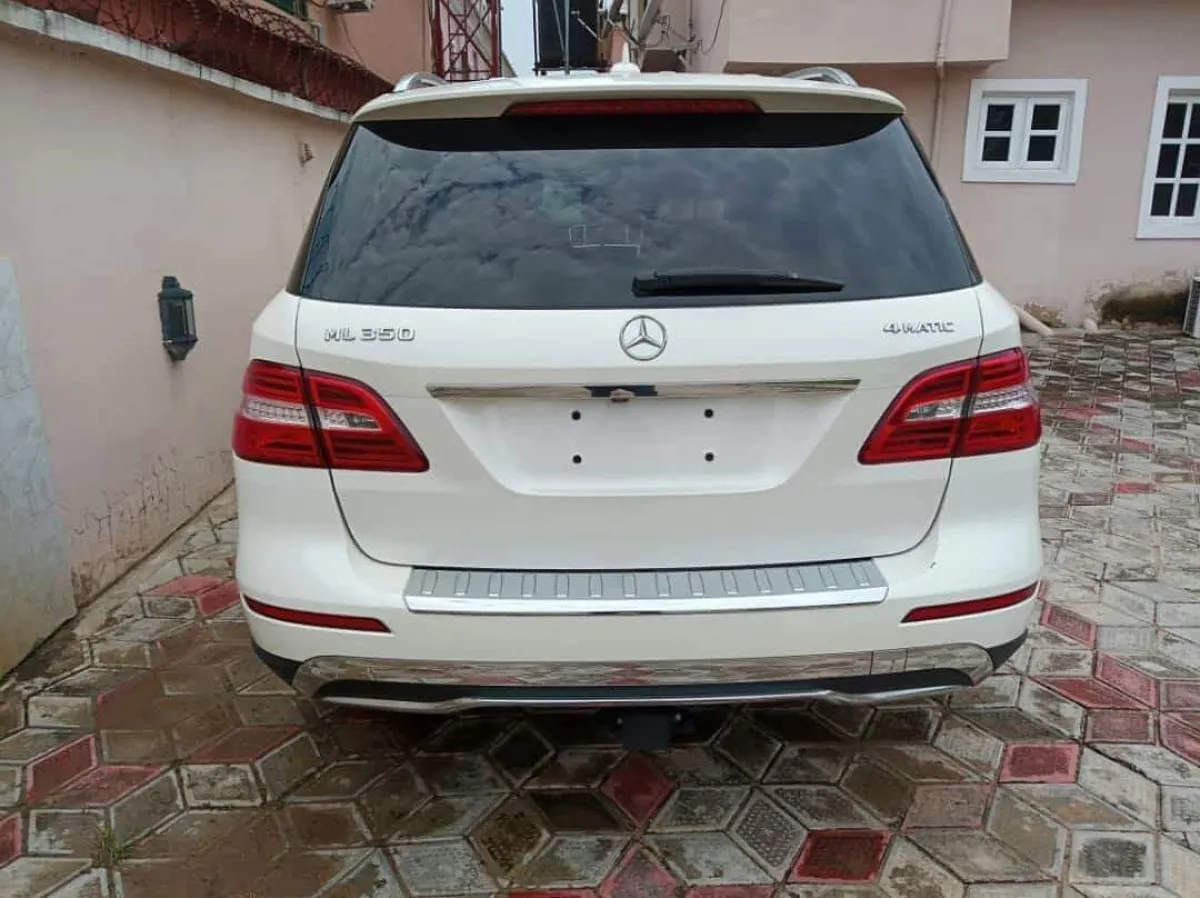 2013 Mercedes Benz ML350 4matic SUV For Sale - Image 2