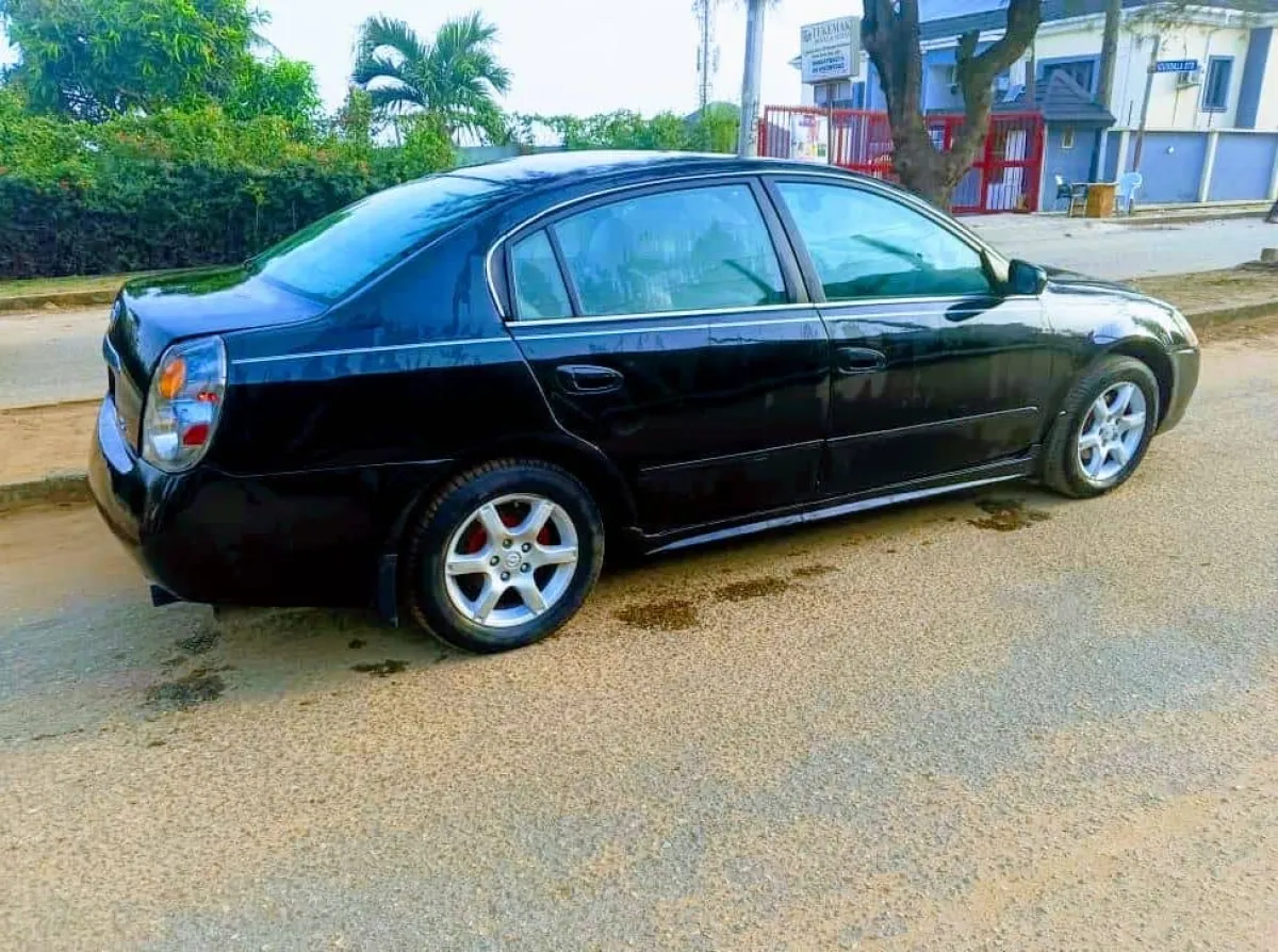 2005 Nissan Altima - Image 5