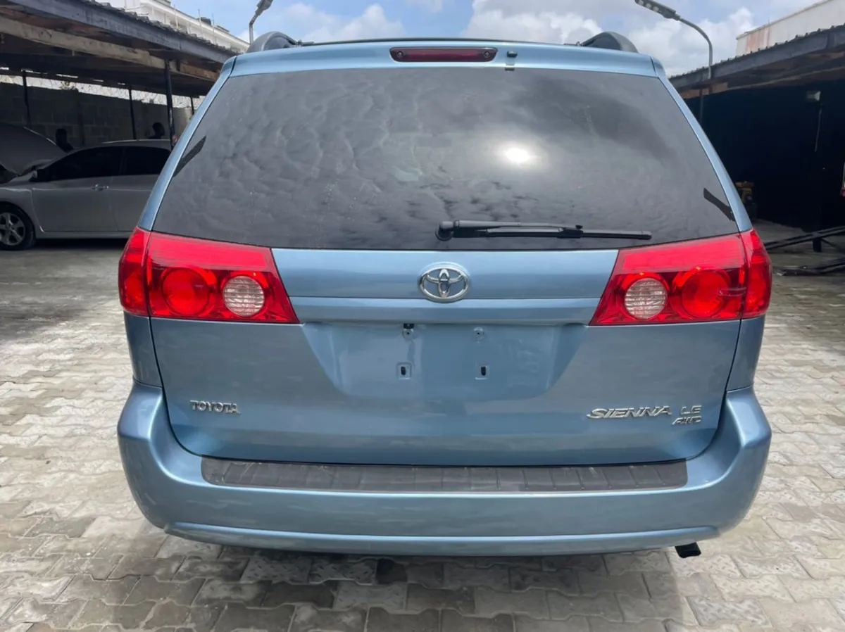 Tokunbo Sienna 2009 - Image 1