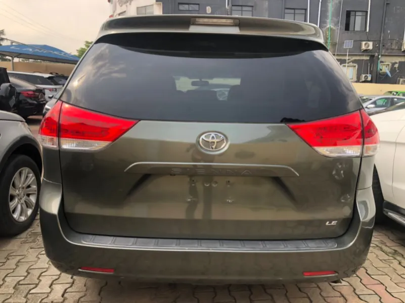 TOYOTA SIENNA 2011 GREEN