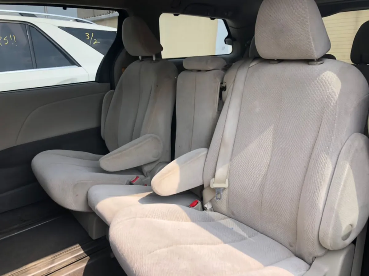 TOYOTA SIENNA 2011 GREEN - Image 4