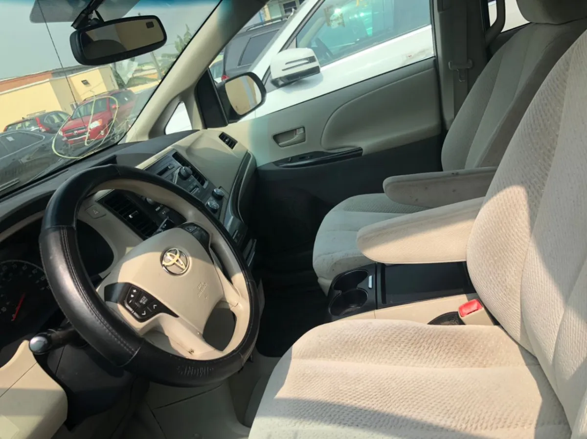 TOYOTA SIENNA 2011 GREEN - Image 5