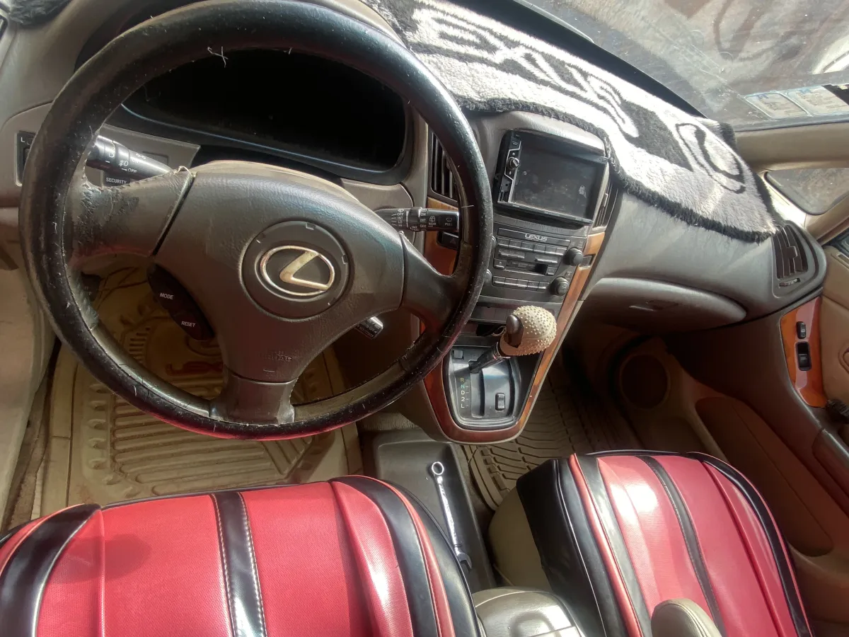 2000 Lexus Rx300 - Image 2