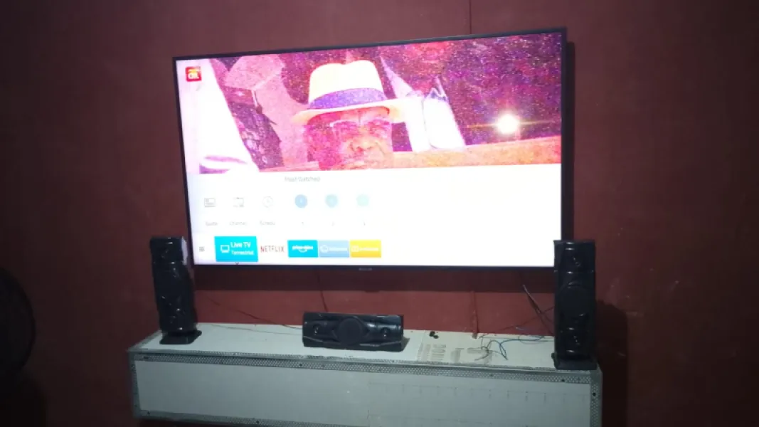 Samsung 55 inches QLED smart TV