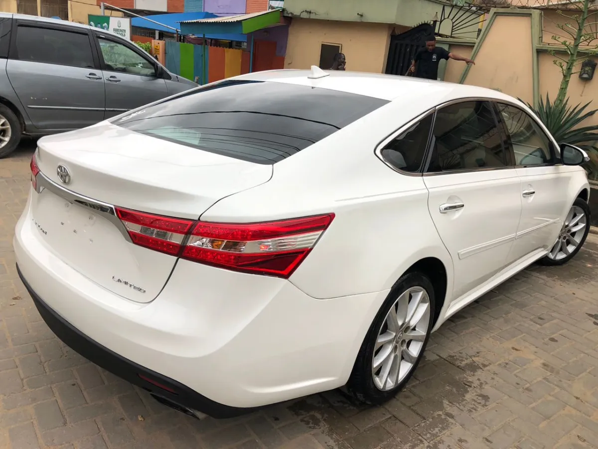Super Clean Tokunbo Toyota Avalon Limited - Image 5