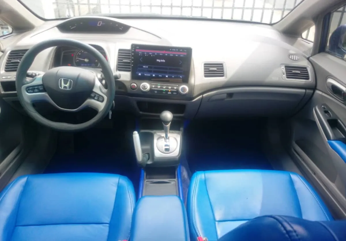 Clean Tokunbo Honda Civic 2008 - Image 2